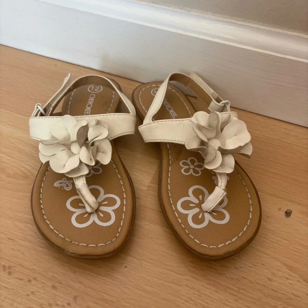 Girls 12 sandals flower Cherokee strap flip flop beach pool special occasion